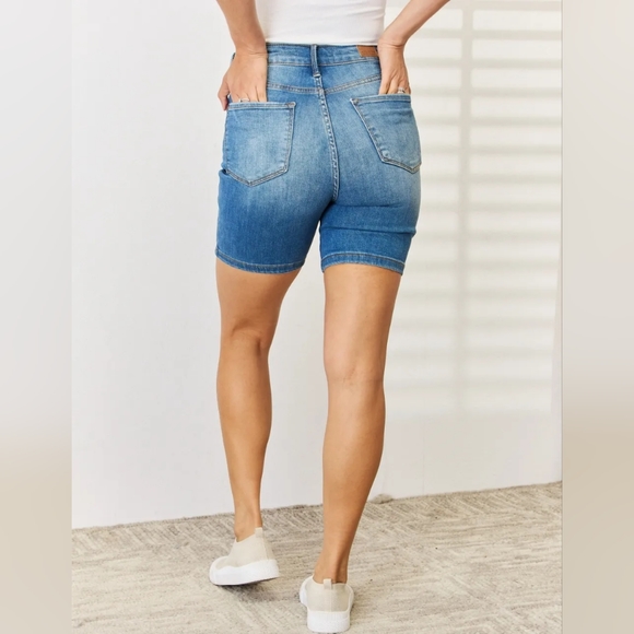 Judy Blue Tummy Control High Rise Retro Double Button Waist Denim Jean Shorts - Picture 10 of 13